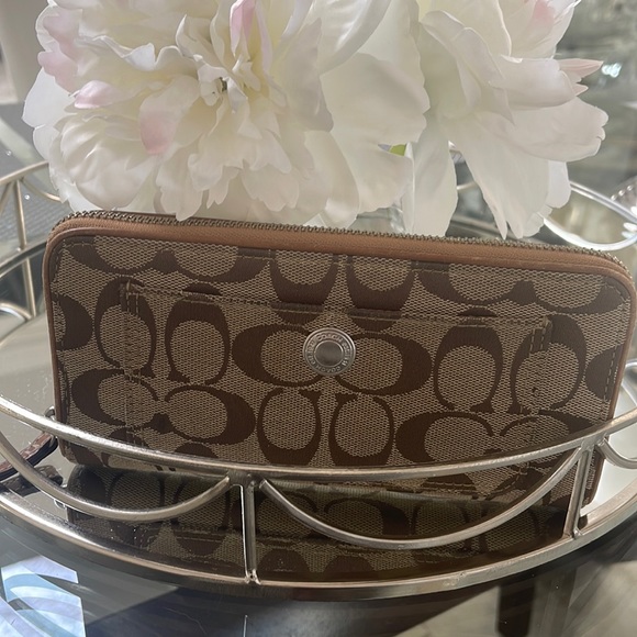 Authentic Coach Wallet - Picture 1 of 8
